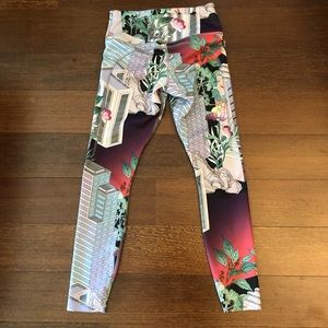 NWOT Nike colourful cityscape running leggings/tights